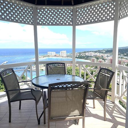 Oceanbreeze Jamaica Penthouse, 7-Minute Walk To Beach 奥乔里奥斯 外观 照片