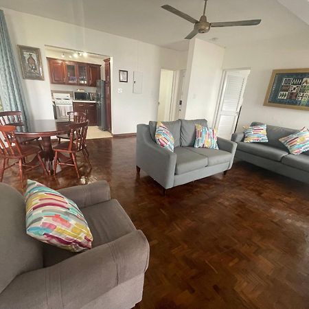 Oceanbreeze Jamaica Penthouse, 7-Minute Walk To Beach 奥乔里奥斯 外观 照片