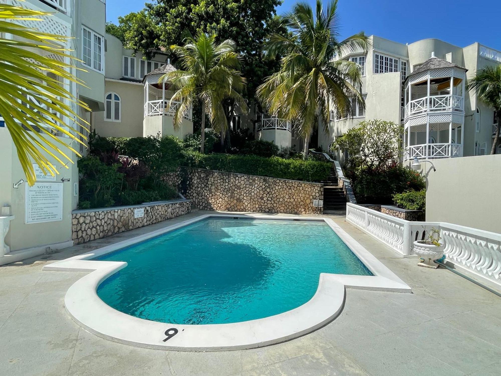 Oceanbreeze Jamaica Penthouse, 7-Minute Walk To Beach 奥乔里奥斯 外观 照片