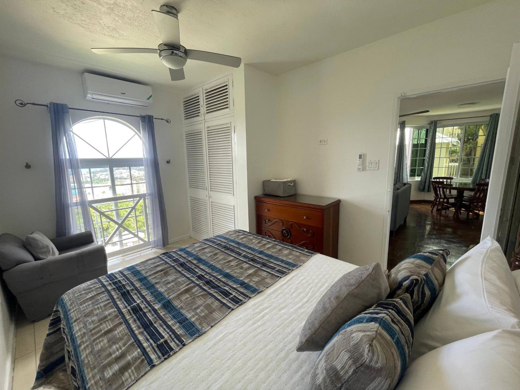 Oceanbreeze Jamaica Penthouse, 7-Minute Walk To Beach 奥乔里奥斯 外观 照片
