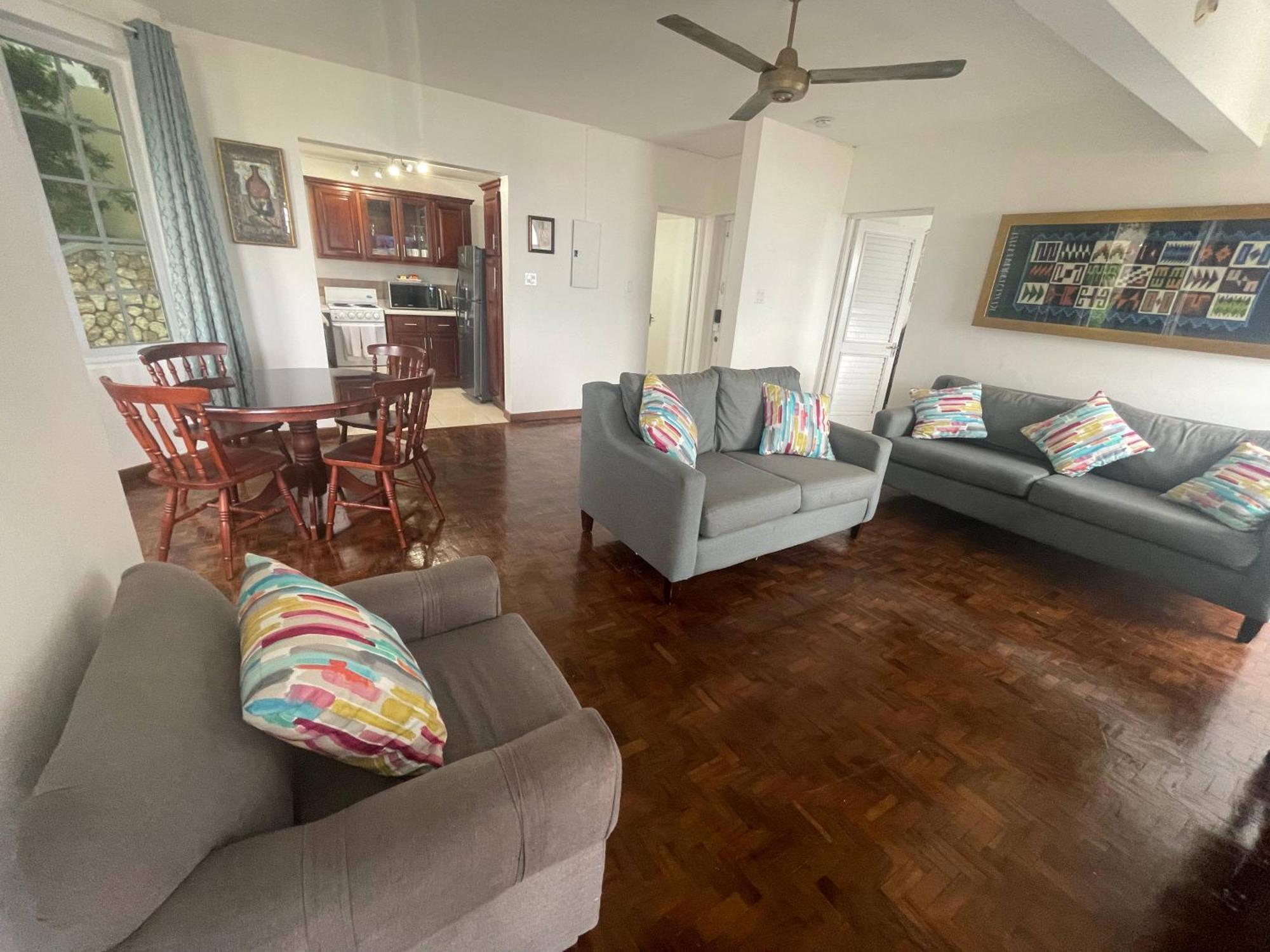 Oceanbreeze Jamaica Penthouse, 7-Minute Walk To Beach 奥乔里奥斯 外观 照片