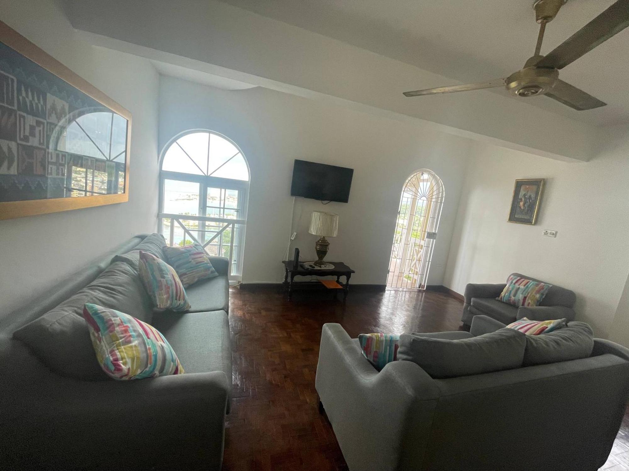 Oceanbreeze Jamaica Penthouse, 7-Minute Walk To Beach 奥乔里奥斯 外观 照片