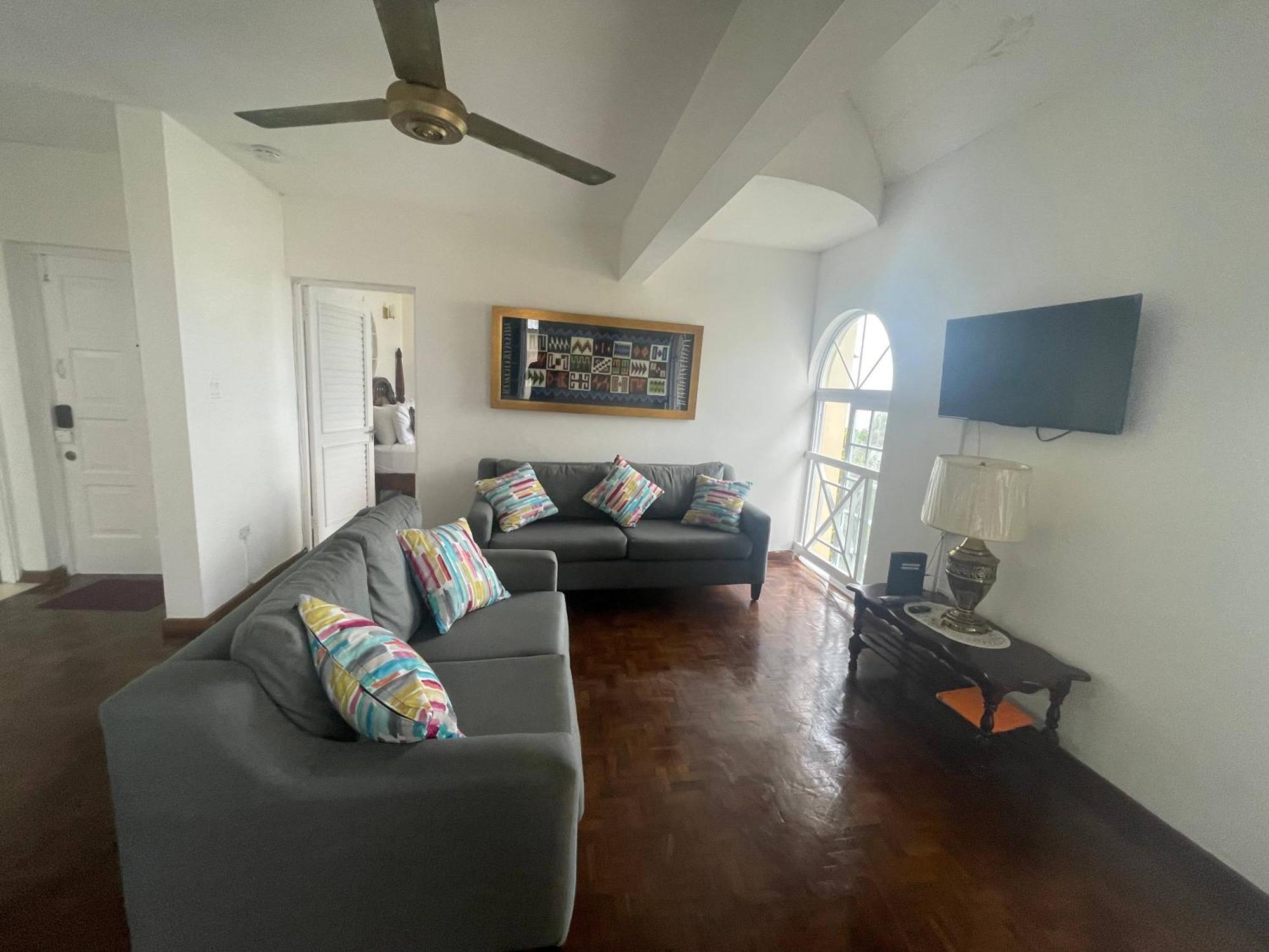 Oceanbreeze Jamaica Penthouse, 7-Minute Walk To Beach 奥乔里奥斯 外观 照片